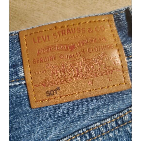 Levi's 501 Women's Distressed Denim Shorts W28 100% Cotton Boho 90s Y2K Street - Picture 6 of 10